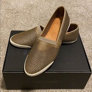 Frye Melanie Perf Slip. Gold. Size 7.5